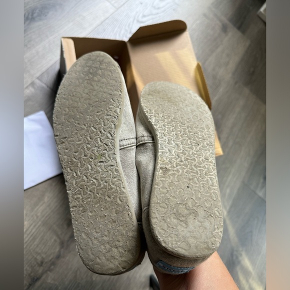 Tom classic flats in a stone washed twill color with original box & goodies - Picture 7 of 13